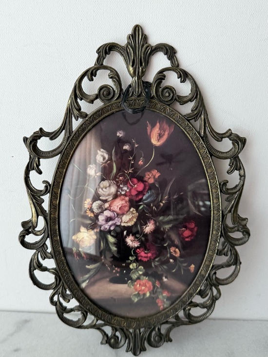 Other - Ornate gold Vintage Oval Floral Wall Art - Brass Frame Italian